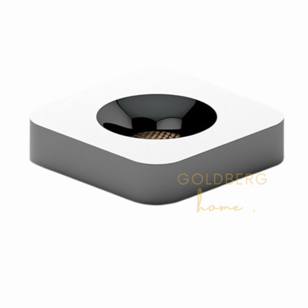 Close-up and technical details of the Chester 9W slim spotlight in White.